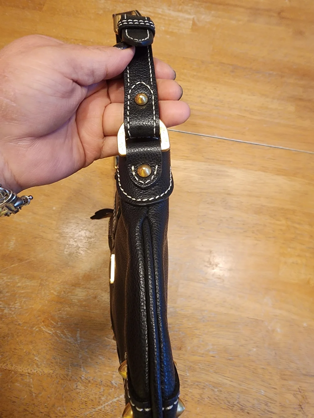 vintage Dooney & Bourke black leather shoulder bag featuring gold-tone hardware